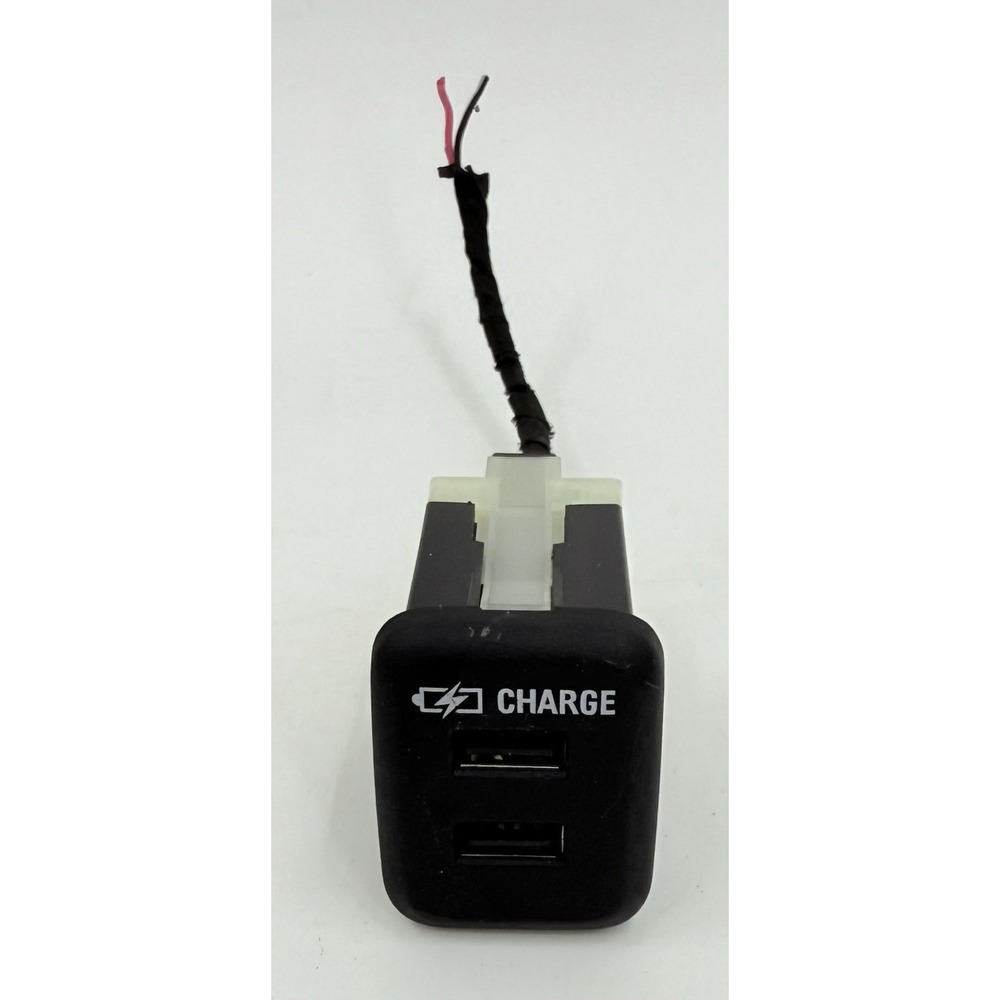 GM Chevy Cadillac Buick 2013-2025 Console‎ Dual USB 2 Port OEM 13589606 Used